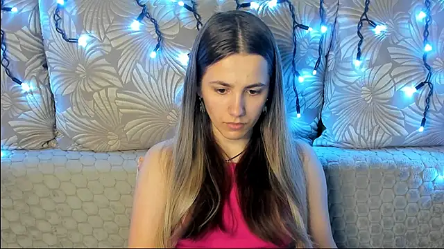 Snapshot of MaggieCake chatting on June 2026 03:07:01 AM MaggieCake online show from June 2026 03:07:01 AM