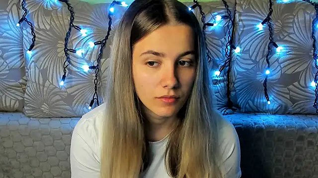 MaggieCake online show from October 2025 12:31:02 AM