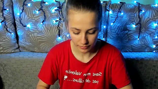 MaggieCake online show from December 2025 03:28:02 AM