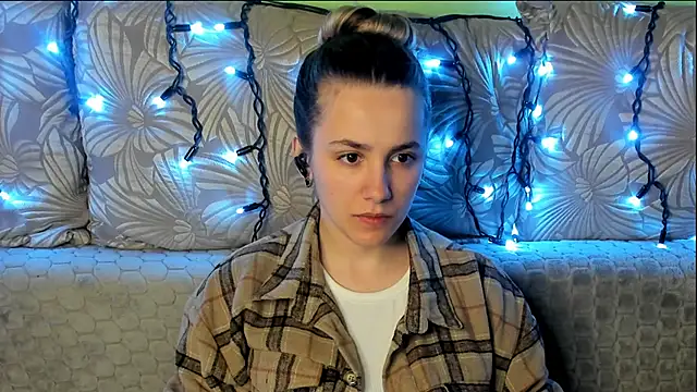 MaggieCake online show from April 2026 12:14:01 AM