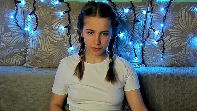 MaggieCake online show from December 2025 12:32:01 AM