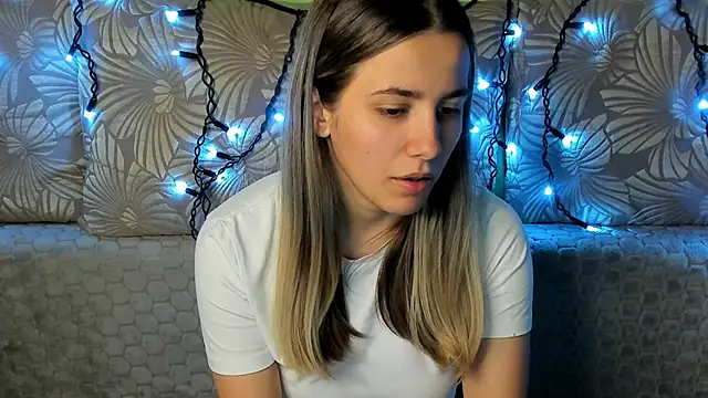 MaggieCake online show from October 2025 01:30:02 AM