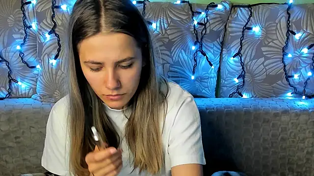 MaggieCake online show from November 2025 04:05:02 AM