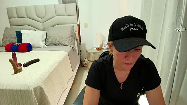 Naty Stone online show from April 2026 09:30:01 PM