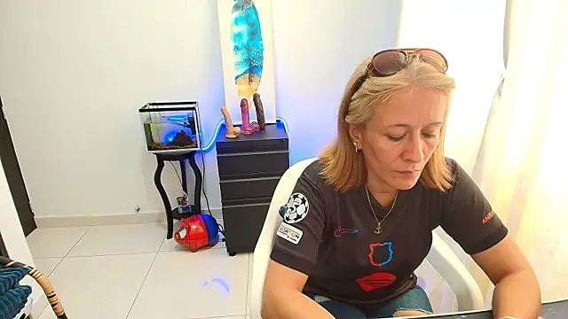 Naty Stone online show from October 2025 08:41:02 PM