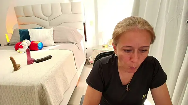 Naty Stone online show from April 2026 07:48:01 PM