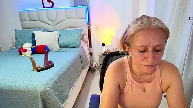 Naty Stone online show from July 2026 10:18:01 PM