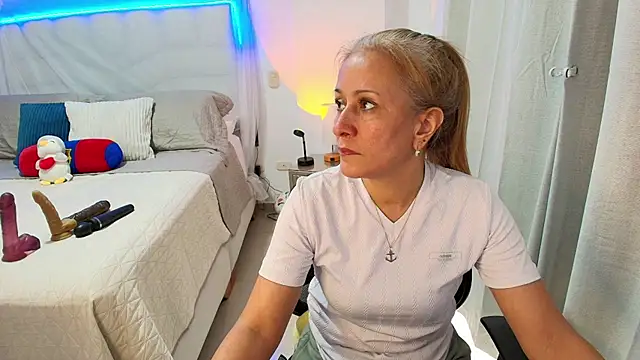 Naty Stone online show from June 2026 09:30:01 PM