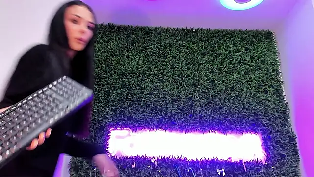 realhotfallingdevil online show from January 2026 05:44:02 AM