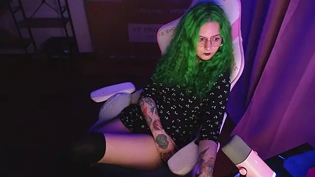 Ginger Stay online show from May 2026 07:01:01 PM