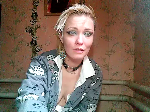 Snapshot of WildMissNiks chatting on October 2025 11:00:01 AM WildMissNiks online show from October 2025 11:00:01 AM