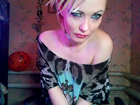 WildMissNiks online show from October 2025 08:35:02 AM