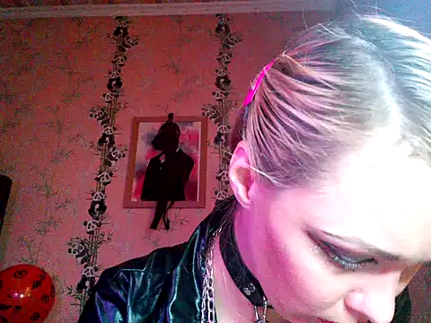 WildMissNiks online show from October 2025 08:45:01 AM