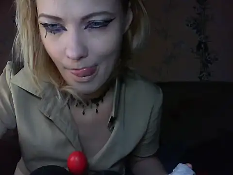 Snapshot of WildMissNiks chatting on June 2026 07:47:02 AM WildMissNiks online show from June 2026 07:47:02 AM