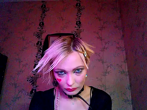 WildMissNiks online show from November 2025 08:07:02 AM