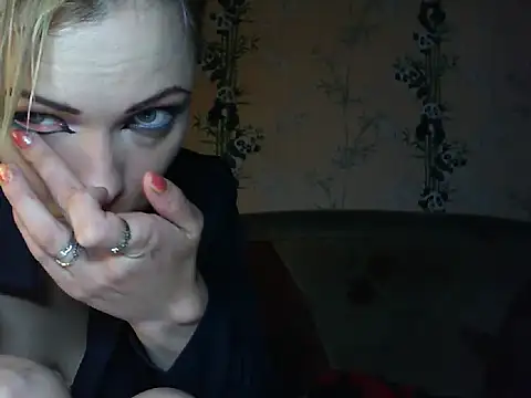Snapshot of WildMissNiks chatting on June 2026 06:10:01 AM WildMissNiks online show from June 2026 06:10:01 AM