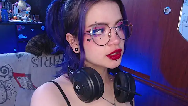 Snapshot of Raventh_ chatting on October 2025 12:04:01 PM Raventh online show from October 2025 12:04:01 PM