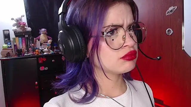 Snapshot of Raventh_ chatting on November 2025 12:10:02 PM Raventh online show from November 2025 12:10:02 PM