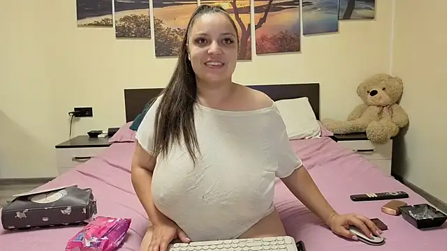 Snapshot of adelline chatting on May 2026 08:39:01 PM adelline online show from May 2026 08:39:01 PM