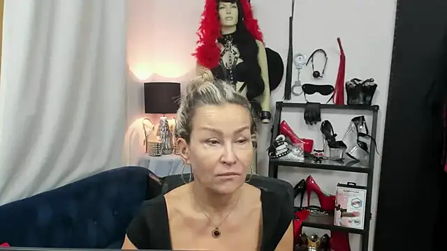crystaLUX online show from October 2025 04:35:02 AM