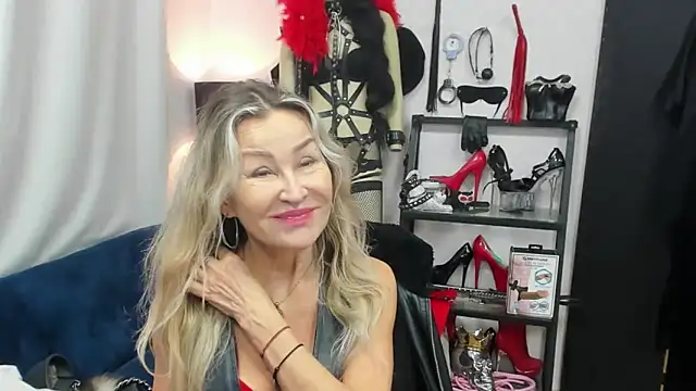 crystaLUX online show from November 2025 05:22:01 AM