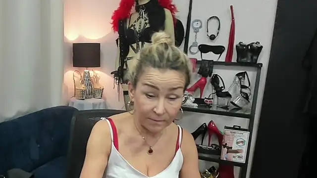 crystaLUX online show from February 2026 05:18:02 AM