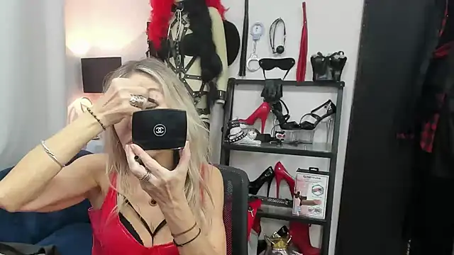 crystaLUX online show from December 2025 05:33:01 AM