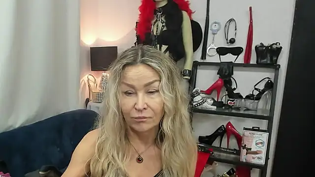 crystaLUX online show from December 2025 05:10:02 AM