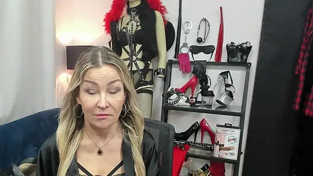 crystaLUX online show from February 2026 06:33:02 AM