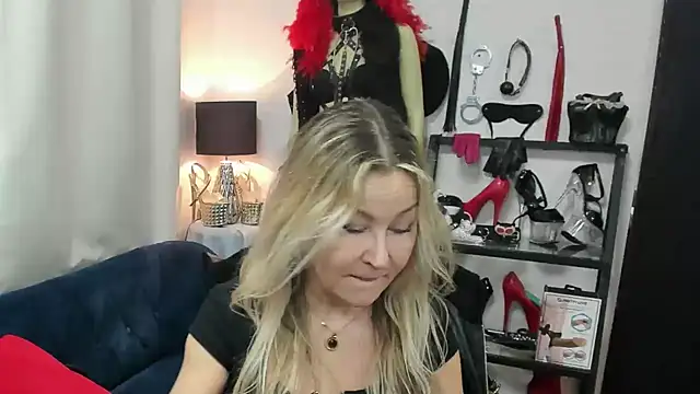 crystaLUX online show from April 2026 04:28:02 AM