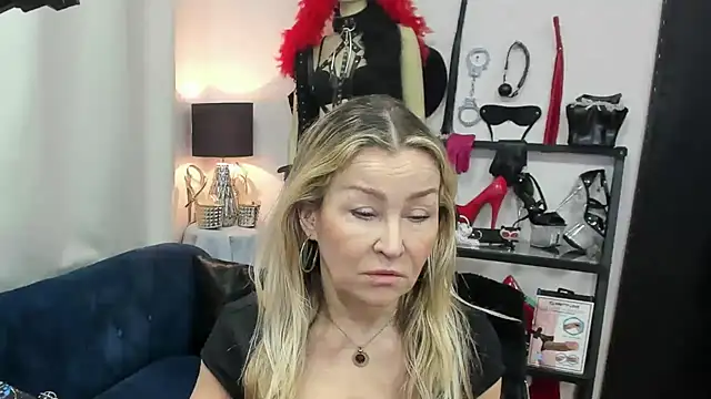 crystaLUX online show from April 2026 05:14:02 AM