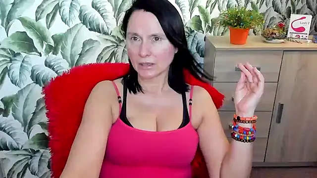 Snapshot of Ellennaughty chatting on February 2025 01:57:01 AM Ellennaughty online show from February 2025 01:57:01 AM