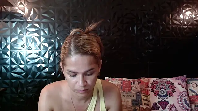 PINK  LOLA1 online show from May 2026 12:38:02 AM