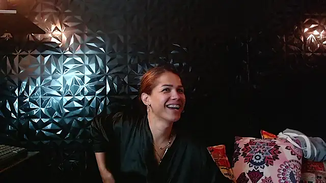 PINK  LOLA1 online show from February 2026 12:11:01 AM