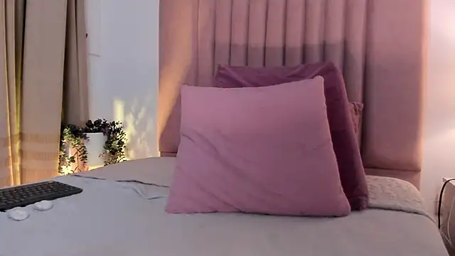 Snapshot of Christy_Sea chatting on February 2025 12:05:01 AM Christy Sea online show from February 2025 12:05:01 AM