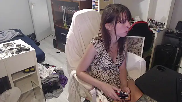Snapshot of missthon0 chatting on April 2026 12:08:02 PM missthon0 online show from April 2026 12:08:02 PM