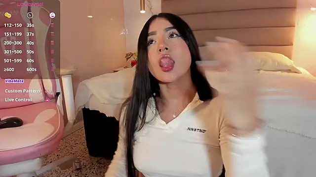 Snapshot of Mariana_sweetest chatting on March 2025 11:05:01 PM Mariana sweetest online show from March 2025 11:05:01 PM