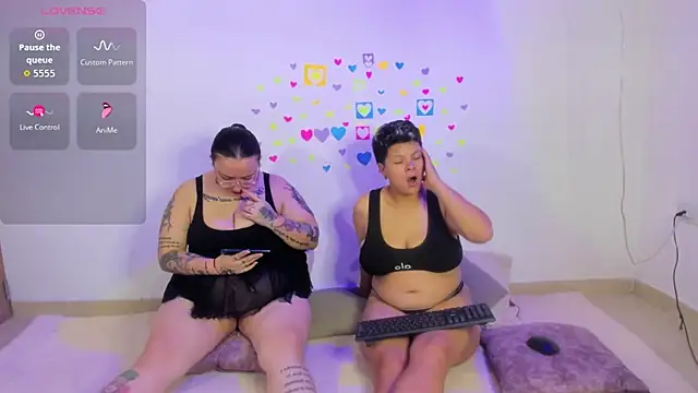 MiaYMolly online show from April 2026 02:40:02 AM