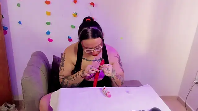 MiaYMolly online show from June 2026 09:09:02 PM
