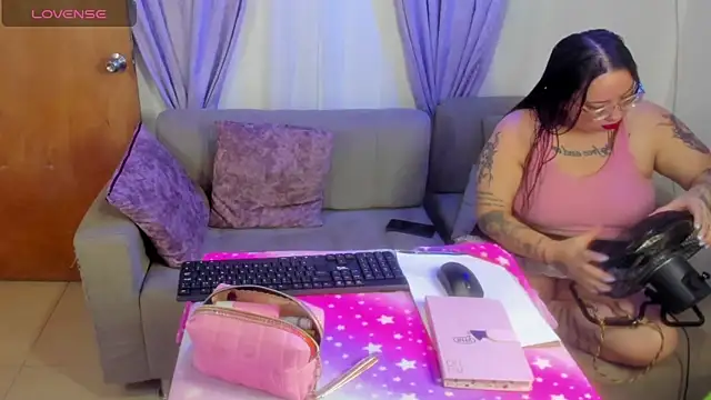 Snapshot of MiaYMolly chatting on April 2026 09:19:01 PM MiaYMolly online show from April 2026 09:19:01 PM