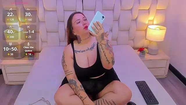 MiaYMolly online show from December 2025 11:33:02 PM