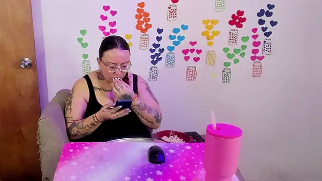 MiaYMolly online show from June 2026 11:24:02 PM
