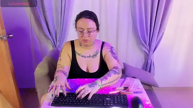 MiaYMolly online show from June 2026 06:20:02 PM