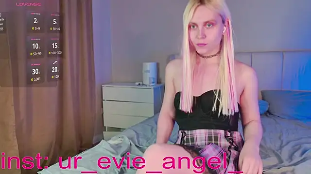 Evelyn rabbit online show from March 2026 01:56:01 PM