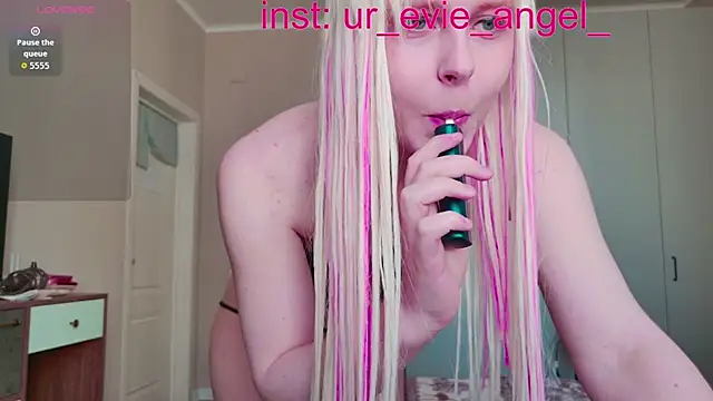 Evelyn rabbit online show from April 2026 09:36:02 AM