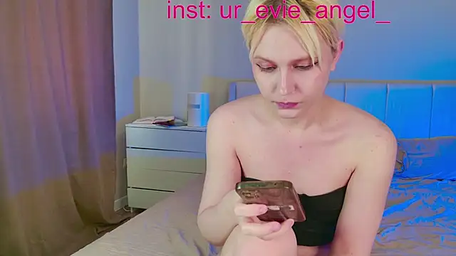 Evelyn rabbit online show from April 2026 09:49:01 AM