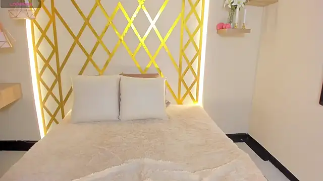 maryevans  online show from February 2026 12:27:01 PM