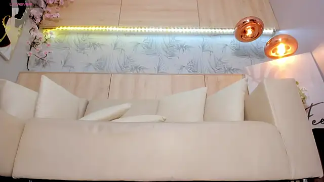 maryevans  online show from October 2025 12:37:01 PM