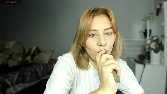 KindKristy online show from December 2025 05:28:01 AM