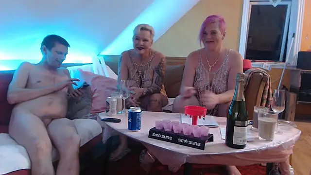 Snapshot of kathrin193 chatting on November 2025 07:28:02 PM kathrin193 online show from November 2025 07:28:02 PM